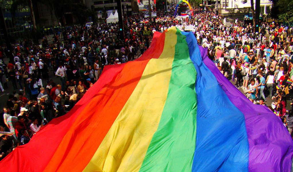 A maior parada LGBT do mundo, em sua 21ª edição, traz como tema a importância do Estado laico e alerta para retrocessos no respeito à diversidade (Foto: Leonardo Attuch) A maior parada LGBT do mundo, em sua 21ª edição, traz como tema a importância do Estado laico e alerta para retrocessos no respeito à diversidade