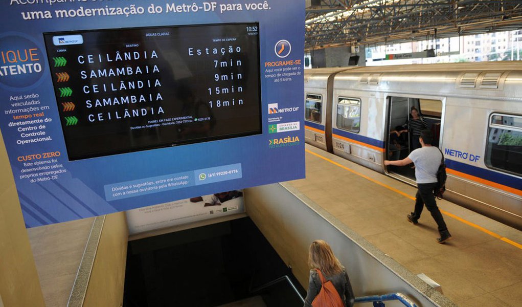 Em greve há 17 dias, o metrô do Distrito Federal funciona com todas as estações abertas para embarque e desembarque; o sistema voltou a operar, após cinco dias de paralisação total; cerca de 160 mil passageiros utilizam o transporte todos os dias (Foto: Leonardo Lucena) Em greve há 17 dias, o metrô do Distrito Federal funciona com todas as estações abertas para embarque e desembarque; o sistema voltou a operar, após cinco dias de paralisação total; cerca de 160 mil passageiros utilizam o transporte todos os dias