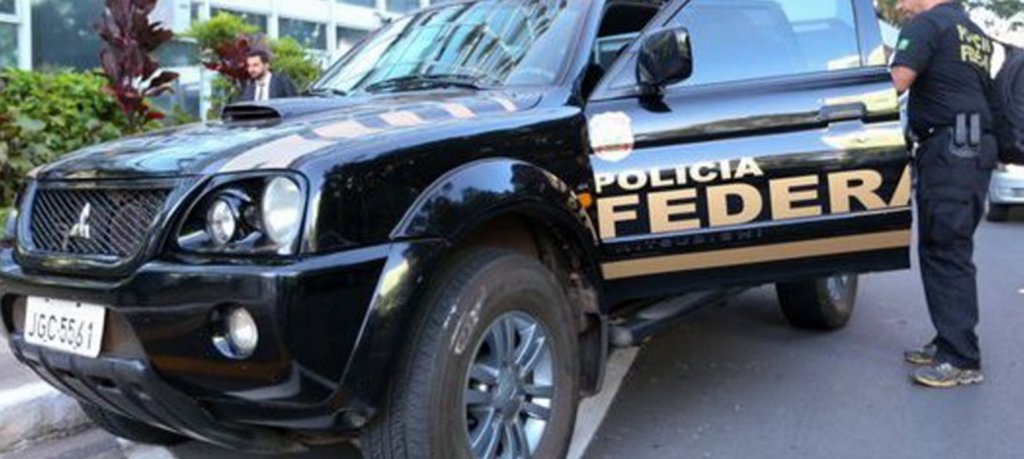 A Polícia Federal, em parceria com a Controladoria Geral da União, deflagrou a Operação Fraternidade que tem o objetivo de desarticular uma organização criminosa especializada em fraudes em licitação e desvio de verbas públicas no Piauí e Ceará; de acordo com a CGU, os investigados receberam mais de R$ 380 milhões em recursos públicos, inclusive federais, de diversas fontes; a PF disse que foram expedidos 45 mandados judiciais, sendo nove prisões temporárias, 24 buscas e apreensões, 12 de conduções coercitivas, além de sete mandados de intimação, totalizando 52 mandados; relato publicado no Piauí Hoje (Foto: Leonardo Lucena) A Polícia Federal, em parceria com a Controladoria Geral da União, deflagrou a Operação Fraternidade que tem o objetivo de desarticular uma organização criminosa especializada em fraudes em licitação e desvio de verbas públicas no Piauí e Ceará; de acordo com a CGU, os investigados receberam mais de R$ 380 milhões em recursos públicos, inclusive federais, de diversas fontes; a PF disse que foram expedidos 45 mandados judiciais, sendo nove prisões temporárias, 24 buscas e apreensões, 12 de conduções coercitivas, além de sete mandados de intimação, totalizando 52 mandados; relato publicado no Piauí Hoje