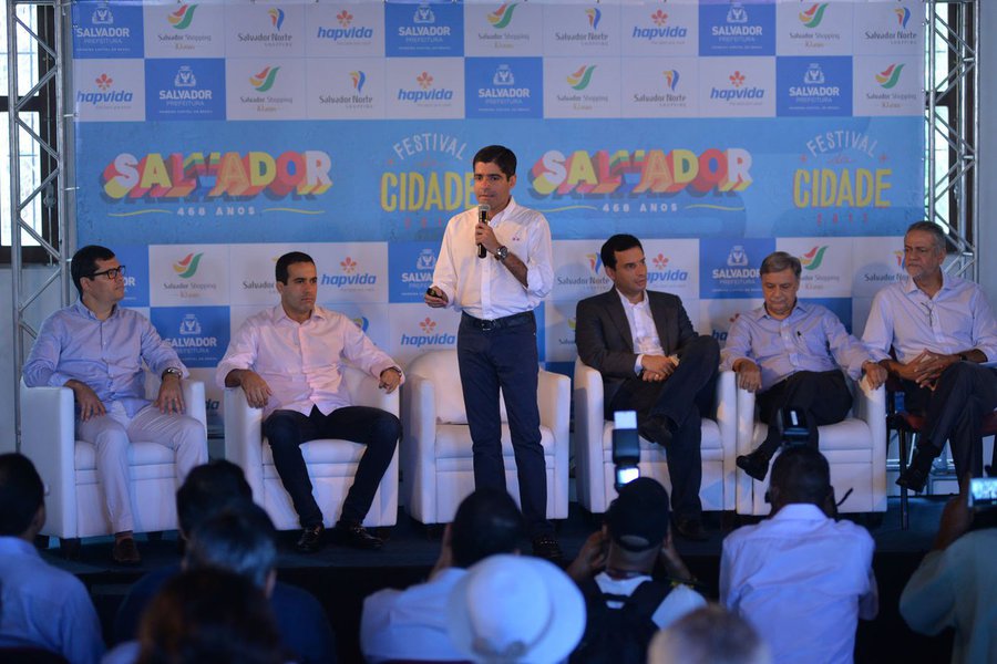 A poucos dias da comemoração do 468º aniversário de Salvador, que será no próximo dia 29, o prefeito ACM Neto (DEM) anunciou nesta segunda-feira a programação do Festival da Cidade 2017, com atividades culturais em diversos pontos da capital baiana; ao todo, serão nove dias de eventos, que começam no sábado (25) e vão até 2 de abril; "Temos o aproveitamento de espaços culturais e pontos turísticos da cidade para alguns eventos, a exemplo do Mercado Modelo, Teatro Gregório de Mattos, da Casa do Benin, do Espaço Cultural da Barroquinha e do Parque da Cidade. É uma forma de aproveitar ao máximo esse momento para reforçar os equipamentos da cidade, permitir que as pessoas vivam a sua cidade de verdade", disse ACM Neto (Foto: Romulo Faro) A poucos dias da comemoração do 468º aniversário de Salvador, que será no próximo dia 29, o prefeito ACM Neto (DEM) anunciou nesta segunda-feira a programação do Festival da Cidade 2017, com atividades culturais em diversos pontos da capital baiana; ao todo, serão nove dias de eventos, que começam no sábado (25) e vão até 2 de abril; "Temos o aproveitamento de espaços culturais e pontos turísticos da cidade para alguns eventos, a exemplo do Mercado Modelo, Teatro Gregório de Mattos, da Casa do Benin, do Espaço Cultural da Barroquinha e do Parque da Cidade. É uma forma de aproveitar ao máximo esse momento para reforçar os equipamentos da cidade, permitir que as pessoas vivam a sua cidade de verdade", disse ACM Neto