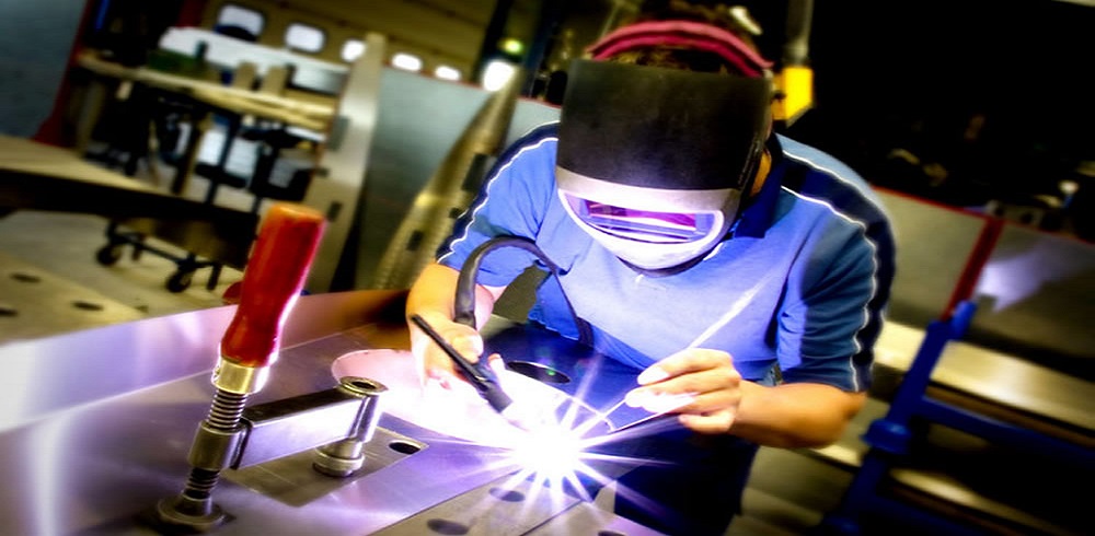 Números do IBGE sobre o desempenho da indústria confirmam a rápida recuperação da economia de Goiás após a crise nacional: o Estado liderou o crescimento industrial entre dezembro de 2016 e fevereiro de 2017, com alta de 3,7%, e alcançou o terceiro lugar no primeiro trimestre deste ano, com expansão de 4,9%; de acordo com a Pesquisa Industrial Mensal, a indústria goiana teve o terceiro melhor desempenho no País no primeiro bimestre de 2017, com alta de 4,9%, em relação ao mesmo período do ano passado; pesquisa mostra que o crescimento de Goiás ficou bem acima da média nacional, que foi de 0,3% (Foto: José Barbacena) Números do IBGE sobre o desempenho da indústria confirmam a rápida recuperação da economia de Goiás após a crise nacional: o Estado liderou o crescimento industrial entre dezembro de 2016 e fevereiro de 2017, com alta de 3,7%, e alcançou o terceiro lugar no primeiro trimestre deste ano, com expansão de 4,9%; de acordo com a Pesquisa Industrial Mensal, a indústria goiana teve o terceiro melhor desempenho no País no primeiro bimestre de 2017, com alta de 4,9%, em relação ao mesmo período do ano passado; pesquisa mostra que o crescimento de Goiás ficou bem acima da média nacional, que foi de 0,3%