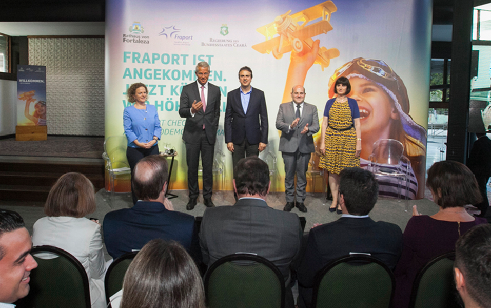 Durante a apresentação do planjo de gerenciamento do Aeroporto Pinto Martins, nesta segunda-feira (23), executivos da Fraport anunciaram que a meta é dobrar o número de passageiros que utilizam o terminal, que atualmente gira em torno de 6 milhões por ano. No primeiro momento, serão investidos R$ 600 milhões na ampliação do equipamento e outras melhorias (Foto: Rodrigo Rocha) Durante a apresentação do planjo de gerenciamento do Aeroporto Pinto Martins, nesta segunda-feira (23), executivos da Fraport anunciaram que a meta é dobrar o número de passageiros que utilizam o terminal, que atualmente gira em torno de 6 milhões por ano. No primeiro momento, serão investidos R$ 600 milhões na ampliação do equipamento e outras melhorias