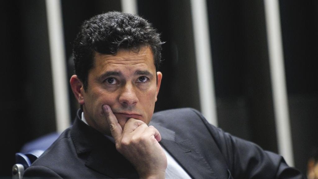 Jornalista Kiko Nogueira, editor do Diário do Centro do Mundo (DCM) comentou a pesquisa do instituto Ipsos, divulgada neste domingo, 24, que mostra a alta na desaprovação do juiz federal Sérgio Moro, de 37% para 45%, pela população brasileira; segundo Nogueira, o prazo de validade de Moro "expirou". "Fica claro o recado: o Brasil real cansou de Moro. O sucesso da caravana de Lula e sua ascensão nas sondagens eleitorais são um atestado de que a perseguição não deu o resultado esperado. O jeito vai ser um tapetão", diz o jornalista (Foto: Aquiles Lins) Jornalista Kiko Nogueira, editor do Diário do Centro do Mundo (DCM) comentou a pesquisa do instituto Ipsos, divulgada neste domingo, 24, que mostra a alta na desaprovação do juiz federal Sérgio Moro, de 37% para 45%, pela população brasileira; segundo Nogueira, o prazo de validade de Moro "expirou". "Fica claro o recado: o Brasil real cansou de Moro. O sucesso da caravana de Lula e sua ascensão nas sondagens eleitorais são um atestado de que a perseguição não deu o resultado esperado. O jeito vai ser um tapetão", diz o jornalista