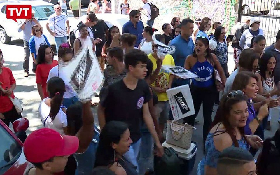 Jovens fazem protesto em Santos e preparam nova onda de ocupações, caso Alckmin mantenha a intenção de fechar unidades escolares em Santos e Guarujá em 2018 (Foto: Aquiles Lins) Jovens fazem protesto em Santos e preparam nova onda de ocupações, caso Alckmin mantenha a intenção de fechar unidades escolares em Santos e Guarujá em 2018