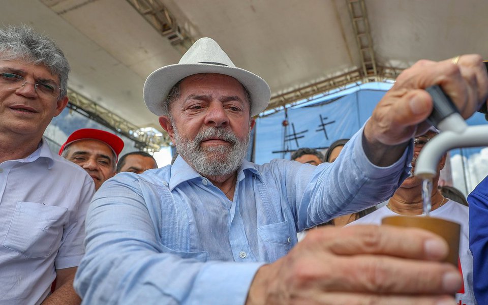 Ex-presidente comemorou o fim do racionamento que durava mais de dois anos, e disse que os governos anteriores não combatiam a falta d'água no Nordeste, pois só conheciam a seca pelos jornais; leia reportagem da Rede Brasil Atual (Foto: Leonardo Attuch) Ex-presidente comemorou o fim do racionamento que durava mais de dois anos, e disse que os governos anteriores não combatiam a falta d'água no Nordeste, pois só conheciam a seca pelos jornais; leia reportagem da Rede Brasil Atual