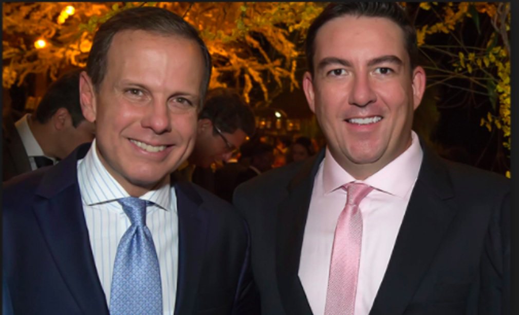 O prefeito de São Paulo, João Doria (PSDB), confirmou vinda a Goiânia para receber o título de cidadão goiano na Assembleia Legislativa; autor do projeto de cidadania é o presidente do Legislativo, José Vitti (PSDB); evento está marcado para o próximo dia 19 de outubro; na justificativa, Vitti ressalta que Doria destaca-se pela carreira como empresário, jornalista, publicitário e político; “É o atual prefeito da cidade de São Paulo e ficou conhecido como entrevistador, palestrante e organizador de eventos empresariais" (Foto: José Barbacena) O prefeito de São Paulo, João Doria (PSDB), confirmou vinda a Goiânia para receber o título de cidadão goiano na Assembleia Legislativa; autor do projeto de cidadania é o presidente do Legislativo, José Vitti (PSDB); evento está marcado para o próximo dia 19 de outubro; na justificativa, Vitti ressalta que Doria destaca-se pela carreira como empresário, jornalista, publicitário e político; “É o atual prefeito da cidade de São Paulo e ficou conhecido como entrevistador, palestrante e organizador de eventos empresariais"