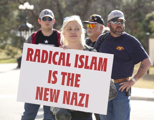 No Texas, EUA, o cartaz diz que o Islã radical é uma nova forma de nazismo (Foto: Nêggo Tom) No Texas, EUA, o cartaz diz que o Islã radical é uma nova forma de nazismo
