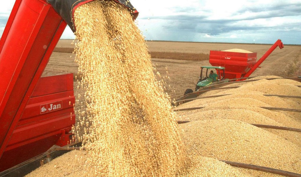 Devem ser colhidas 224,2 milhões de toneladas de cereais, leguminosas e oleaginosas, sendo 93% de soja, milho e arroz, segundo estimativa divulgada nesta quinta-feira, 9, pelo IBGE; previsão de produção para 2017, calculada em fevereiro, variou positivamente 1,3% em relação ao número de janeiro, que já apontava crescimento (Foto: Aquiles Lins) Devem ser colhidas 224,2 milhões de toneladas de cereais, leguminosas e oleaginosas, sendo 93% de soja, milho e arroz, segundo estimativa divulgada nesta quinta-feira, 9, pelo IBGE; previsão de produção para 2017, calculada em fevereiro, variou positivamente 1,3% em relação ao número de janeiro, que já apontava crescimento