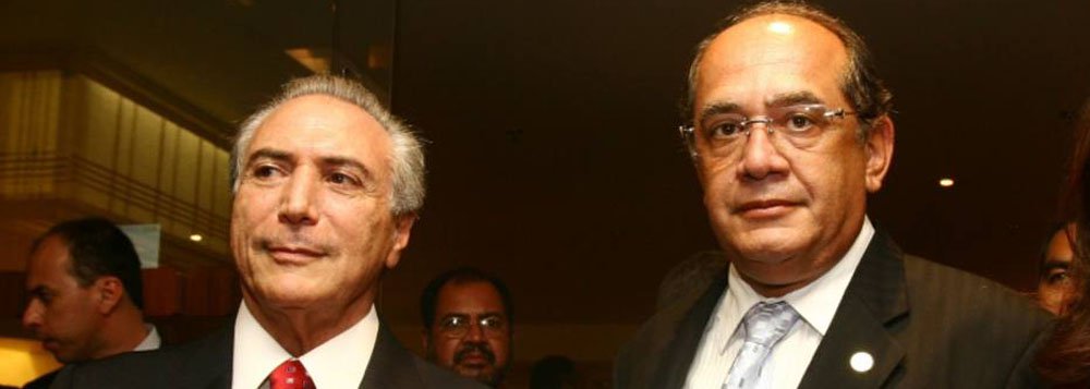 Michel Temer indicou o advogado Francisval Dias Mendes para o cargo de diretor da Agência Nacional de Transportes Aquaviários (Antaq); Francisval é primo do ministro do Supremo Tribunal Federal e presidente do Tribunal Superior Eleitoral, Gilmar Mendes, que em tese irá julgar o peemedebista no processo que pede a cassação da chapa Dilma-Temer no TSE; o anúncio é divulgado na imprensa dois dias depois de uma visita de Gilmar ao Palácio do Jaburu, no domingo; o nome de Francisval ainda precisa ser aprovado pelo Senado; vale lembrar que Gilmar já escancarou seu objetivo de blindar Michel Temer a todo custo, dizendo até que ele pode ser eleito pelo Congresso se o TSE decidir cassá-lo (Foto: Gisele Federicce) Michel Temer indicou o advogado Francisval Dias Mendes para o cargo de diretor da Agência Nacional de Transportes Aquaviários (Antaq); Francisval é primo do ministro do Supremo Tribunal Federal e presidente do Tribunal Superior Eleitoral, Gilmar Mendes, que em tese irá julgar o peemedebista no processo que pede a cassação da chapa Dilma-Temer no TSE; o anúncio é divulgado na imprensa dois dias depois de uma visita de Gilmar ao Palácio do Jaburu, no domingo; o nome de Francisval ainda precisa ser aprovado pelo Senado; vale lembrar que Gilmar já escancarou seu objetivo de blindar Michel Temer a todo custo, dizendo até que ele pode ser eleito pelo Congresso se o TSE decidir cassá-lo