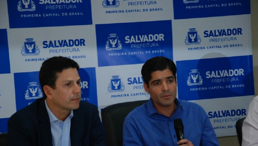 O prefeito ACM Neto anunciou nesta quinta-feira que na próxima semana vai lançar o edital de licitação da primeira etapa do BRT que vai ligar a Estação da Lapa à região do Shopping da Bahia (Iguatemi); previsão é de que o processo licitatório do BRT dure três ou quatro meses, por meio do Regime Diferenciado de Contratações, que 'moderniza e agiliza o procedimento', segundo ACM; na primeira etapa, serão feitas intervenções para viabilizar o trecho entre as avenidas Juracy Magalhães e ACM, até a estação de integração com o metrô que está sendo construída próximo à rodoviária (Foto: Romulo Faro) O prefeito ACM Neto anunciou nesta quinta-feira que na próxima semana vai lançar o edital de licitação da primeira etapa do BRT que vai ligar a Estação da Lapa à região do Shopping da Bahia (Iguatemi); previsão é de que o processo licitatório do BRT dure três ou quatro meses, por meio do Regime Diferenciado de Contratações, que 'moderniza e agiliza o procedimento', segundo ACM; na primeira etapa, serão feitas intervenções para viabilizar o trecho entre as avenidas Juracy Magalhães e ACM, até a estação de integração com o metrô que está sendo construída próximo à rodoviária