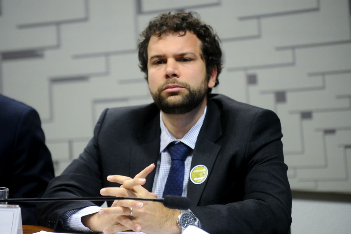 Para o professor Pedro Rossi, do Instituto de Economia da Unicamp, tendência já é clara em relação ao mundo, o que Donald Trump e o Brexit mostram; “Acredito que em 2018 as ideias neoliberais serão enterradas no debate público. Não sobrevivem diante do desastre que estão promovendo. Acho que em 2018 o debate vai ser anti-neoliberal. Seja pela esquerda, seja pela direita. Esse modelo que estão aplicando está fadado ao fracasso” (Foto: Aquiles Lins) Para o professor Pedro Rossi, do Instituto de Economia da Unicamp, tendência já é clara em relação ao mundo, o que Donald Trump e o Brexit mostram; “Acredito que em 2018 as ideias neoliberais serão enterradas no debate público. Não sobrevivem diante do desastre que estão promovendo. Acho que em 2018 o debate vai ser anti-neoliberal. Seja pela esquerda, seja pela direita. Esse modelo que estão aplicando está fadado ao fracasso”