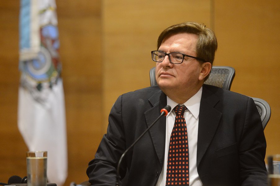 O ministro Herman Benjamin, do Tribunal Superior Eleitoral, é relator no processo que pede a cassação da chapa Dilma-Temer e pediu ao juiz federal Sérgio Moro o compartilhamento de provas da Operação Lava Jato que possam estar relacionadas à ação; de início focado em irregularidades na contratação de gráficas, desde a semana passada o ministro decidiu apurar também supostas doações de campanha ilegais feitas pela Odebrecht (Foto: Gisele Federicce) O ministro Herman Benjamin, do Tribunal Superior Eleitoral, é relator no processo que pede a cassação da chapa Dilma-Temer e pediu ao juiz federal Sérgio Moro o compartilhamento de provas da Operação Lava Jato que possam estar relacionadas à ação; de início focado em irregularidades na contratação de gráficas, desde a semana passada o ministro decidiu apurar também supostas doações de campanha ilegais feitas pela Odebrecht