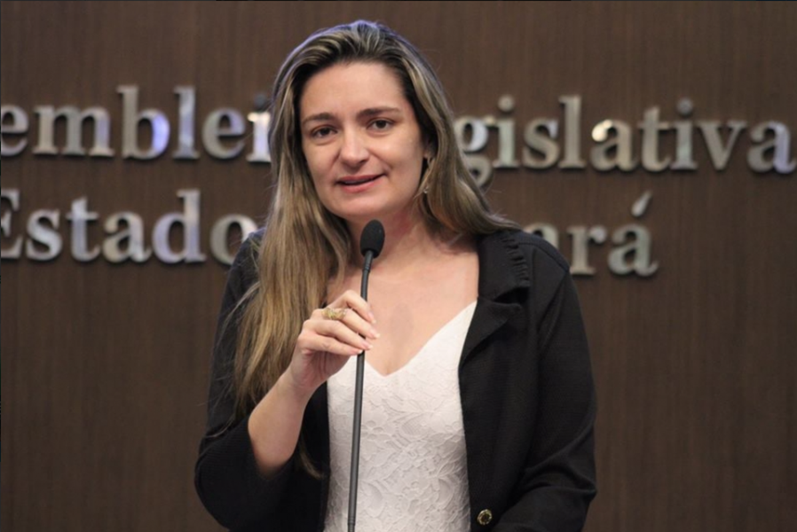 A deputada estadual Augusta Brito (PCdoB) toma posse, nesta terça-feira (4), como procuradora especial da Procuradoria Especial da Mulher da Assembleia Legislativa para o biênio 2017/2018. Além dela, as parlamentares Dra. Silvana (PMDB), Rachel Marques (PT) e Mirian Sobreira (PDT) assumem como primeira, segunda e terceira procuradoras adjuntas, respectivamente. “Quando as mulheres se unem, é possível fazer ainda mais pelo bem de todas”, afirma Augusta (Foto: Rodrigo Rocha) A deputada estadual Augusta Brito (PCdoB) toma posse, nesta terça-feira (4), como procuradora especial da Procuradoria Especial da Mulher da Assembleia Legislativa para o biênio 2017/2018. Além dela, as parlamentares Dra. Silvana (PMDB), Rachel Marques (PT) e Mirian Sobreira (PDT) assumem como primeira, segunda e terceira procuradoras adjuntas, respectivamente. “Quando as mulheres se unem, é possível fazer ainda mais pelo bem de todas”, afirma Augusta