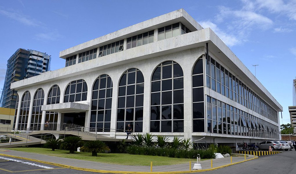O Ministério Público Estadual (MPE) abriu processos contra os ex-conselheiros do Tribunal de Contas do Estado (TCE) Isnaldo Bulhões Barros e Luiz Eustáquio Toledo por suspeita de envolvimento na "Operação Rodoleiros", desencadeada pela Polícia Federa; em 2013, o MPE havia ajuizado Ação Civil Pública de responsabilidade por atos de improbidade administrativa contra oito pessoas, inclusive servidores do TCE, pelo desvio de recursos na Corte de Contas (Foto: Voney Malta) O Ministério Público Estadual (MPE) abriu processos contra os ex-conselheiros do Tribunal de Contas do Estado (TCE) Isnaldo Bulhões Barros e Luiz Eustáquio Toledo por suspeita de envolvimento na "Operação Rodoleiros", desencadeada pela Polícia Federa; em 2013, o MPE havia ajuizado Ação Civil Pública de responsabilidade por atos de improbidade administrativa contra oito pessoas, inclusive servidores do TCE, pelo desvio de recursos na Corte de Contas