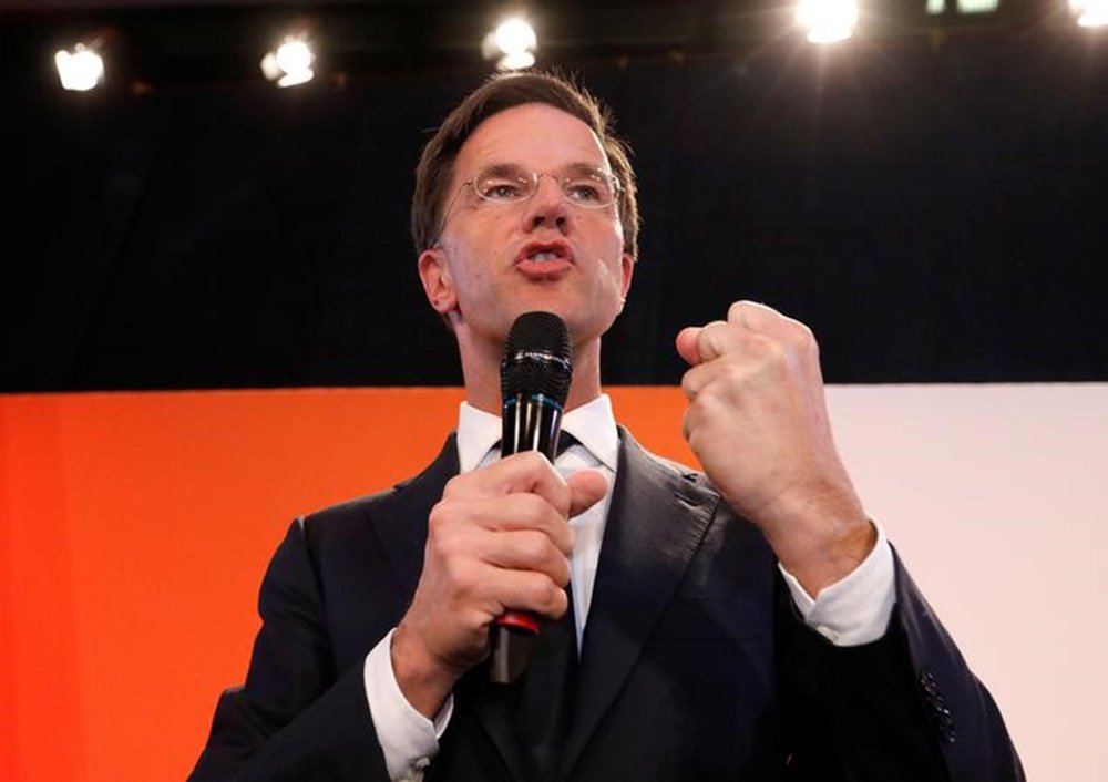 Premiê holandês Mark Rutte fala aos apoiadores em Haia 15/7/2017 REUTERS/Yves Herman (Foto: Leonardo Attuch) Premiê holandês Mark Rutte fala aos apoiadores em Haia 15/7/2017 REUTERS/Yves Herman