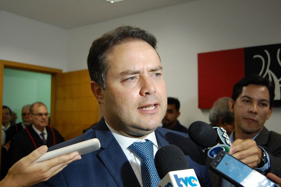 Em reuniões realizadas em Brasília, o governador Renan Filho participou de reuniões com ministros e com o presidente Michel Temer sobre projetos essenciais ao pleno desenvolvimento de Alagoas; sinalizações teriam sido positivas quanto aos temas tratados; construção de rodovia no Agreste, obras do Canal do Sertão, Bacia Leiteira e obras para reduzir os efeitos da estiagem foram alguns dos temas tratados (Foto: Voney Malta) Em reuniões realizadas em Brasília, o governador Renan Filho participou de reuniões com ministros e com o presidente Michel Temer sobre projetos essenciais ao pleno desenvolvimento de Alagoas; sinalizações teriam sido positivas quanto aos temas tratados; construção de rodovia no Agreste, obras do Canal do Sertão, Bacia Leiteira e obras para reduzir os efeitos da estiagem foram alguns dos temas tratados