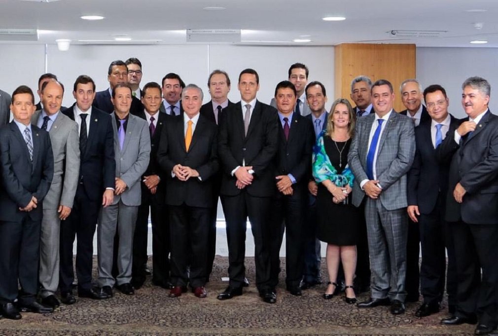 Ao lado de dirigentes de Assembleias Legislativas de todo o País, o presidente do Legislativo goiano, deputado José Vitti (PSDB), cumpriu extensa agenda nesta quinta-feira (16) em Brasília; Vitti afirmou que a pauta principal da reunião com Temer foi a reforma da Previdência; "Sabemos que a reforma previdenciária é fundamental para o país, mas manifestamos ao presidente a necessidade de se aprofundar o debate sobre o tema" (Foto: José Barbacena) Ao lado de dirigentes de Assembleias Legislativas de todo o País, o presidente do Legislativo goiano, deputado José Vitti (PSDB), cumpriu extensa agenda nesta quinta-feira (16) em Brasília; Vitti afirmou que a pauta principal da reunião com Temer foi a reforma da Previdência; "Sabemos que a reforma previdenciária é fundamental para o país, mas manifestamos ao presidente a necessidade de se aprofundar o debate sobre o tema"