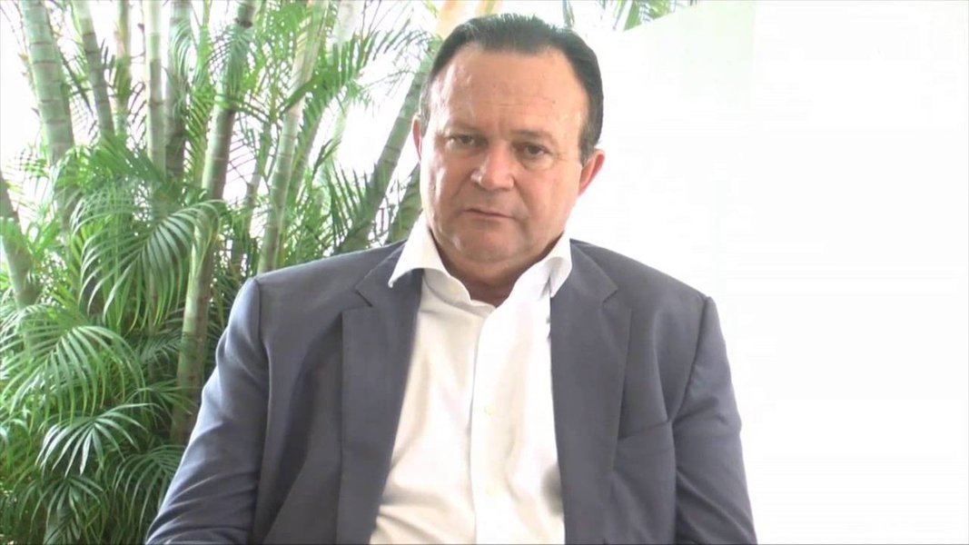 O presidente regional do PSDB e vice-governador do Maranhão, Carlos Brandão, voltou a declarar que não existe a menor possibilidade do senador Roberto Rocha (PSB) sair candidato ao governo do estado em 2018 pela legenda; Roberto Rocha se uniu ao ex-prefeito Sebastião Madeira (PSDB) para tentar articular uma ida para o PSDB e disputar o governo; porém, a estratégia não tem muitas chance de prosperar, quem garante é o próprio Brandão (Foto: Leonardo Lucena) O presidente regional do PSDB e vice-governador do Maranhão, Carlos Brandão, voltou a declarar que não existe a menor possibilidade do senador Roberto Rocha (PSB) sair candidato ao governo do estado em 2018 pela legenda; Roberto Rocha se uniu ao ex-prefeito Sebastião Madeira (PSDB) para tentar articular uma ida para o PSDB e disputar o governo; porém, a estratégia não tem muitas chance de prosperar, quem garante é o próprio Brandão