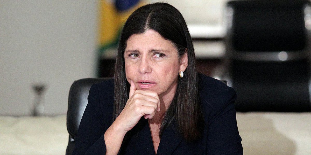 Suspeita de participar de esquema criminoso que desviou mais de R$ 1 bilhão da Secretaria de Estado da Fazenda (Sefaz) no período em que governou o Maranhão de 2009 e 2014, Roseana Sarney (PMDB) está com as contas bloqueadas por decisão da justiça estadual; ela também teria sido citada, entre outros casos, na delação do executivo da Odebrecht, João Pacífico, operador da propina distribuída pela empreiteira a políticos da região Nordeste (Foto: Voney Malta) Suspeita de participar de esquema criminoso que desviou mais de R$ 1 bilhão da Secretaria de Estado da Fazenda (Sefaz) no período em que governou o Maranhão de 2009 e 2014, Roseana Sarney (PMDB) está com as contas bloqueadas por decisão da justiça estadual; ela também teria sido citada, entre outros casos, na delação do executivo da Odebrecht, João Pacífico, operador da propina distribuída pela empreiteira a políticos da região Nordeste