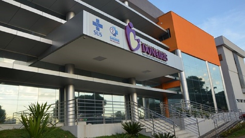 A unidade de saúde Hospital da Mulher e Maternidade Dona Íris (HMDI) suspendeu hoje o atendimento ambulatorial e não realiza mais exames, consultas de rotina e demais procedimentos; só a emergência está funcionando, assim mesmo com grande problemas; com dívida de R$ 24 milhões, a unidade, que é geria pela Fundação de Apoio ao Hospital das Clínicas da UFG (Fundahc), alega não ter condições mais de funcionar; faltam medicamentos, insumos básicos e até papel higiênico. Desde a gestão de Paulo Garcia (PT), os repasses são irregulares e o atual prefeito Iris Rezende (PMDB) não conseguir resolver o problema até o momento (Foto: José Barbacena) A unidade de saúde Hospital da Mulher e Maternidade Dona Íris (HMDI) suspendeu hoje o atendimento ambulatorial e não realiza mais exames, consultas de rotina e demais procedimentos; só a emergência está funcionando, assim mesmo com grande problemas; com dívida de R$ 24 milhões, a unidade, que é geria pela Fundação de Apoio ao Hospital das Clínicas da UFG (Fundahc), alega não ter condições mais de funcionar; faltam medicamentos, insumos básicos e até papel higiênico. Desde a gestão de Paulo Garcia (PT), os repasses são irregulares e o atual prefeito Iris Rezende (PMDB) não conseguir resolver o problema até o momento