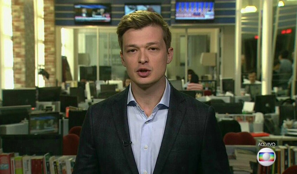 De férias da emissora, o correspondente da Globo em Nova York Felipe Santana foi preso na noite deste domingo 26 em Salvador, onde passa o Carnaval, sob a acusação de desacato à autoridade; ele disse que os policiais foram truculentos; o amigo com quem estava foi atingido na cabeça por um cassetete e precisou ser levado ao hospital (Foto: Gisele Federicce) De férias da emissora, o correspondente da Globo em Nova York Felipe Santana foi preso na noite deste domingo 26 em Salvador, onde passa o Carnaval, sob a acusação de desacato à autoridade; ele disse que os policiais foram truculentos; o amigo com quem estava foi atingido na cabeça por um cassetete e precisou ser levado ao hospital
