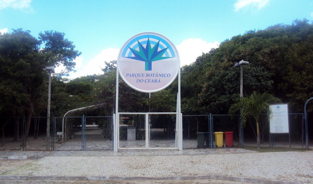 Com trilhas, orquidários e museu de fauna e flora, o Parque Botânico do Ceará, que fica em Caucaia, é uma alternativa para quem deeja fugir da multidão de foliões e do sol forte nas praias de Fortaleza; nos últimos anos o número de visitantes quadruplicou; a procura é tão grande que há uma programação específica para esse período do ano (Foto: Voney Malta) Com trilhas, orquidários e museu de fauna e flora, o Parque Botânico do Ceará, que fica em Caucaia, é uma alternativa para quem deeja fugir da multidão de foliões e do sol forte nas praias de Fortaleza; nos últimos anos o número de visitantes quadruplicou; a procura é tão grande que há uma programação específica para esse período do ano