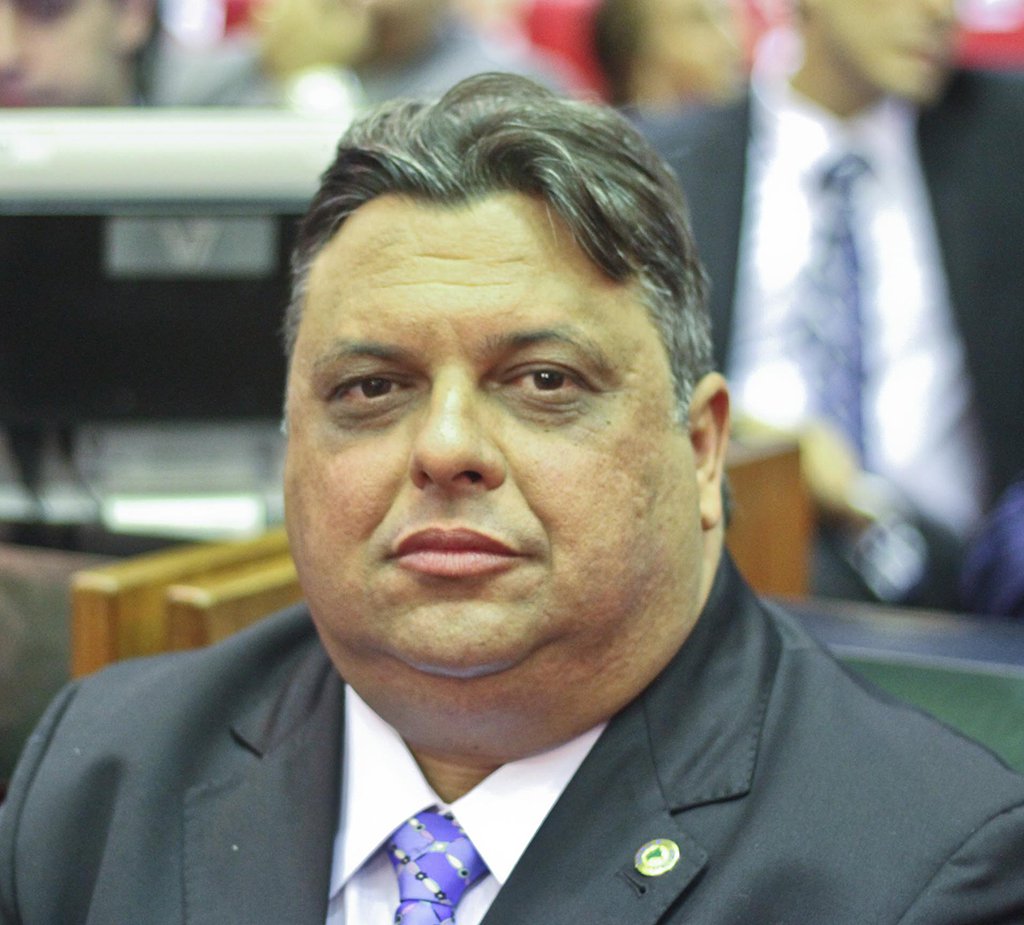 O motivo é que a Secretaria de Estado da Saúde, que é do PT, mas teria sido prometida ao PP como garantem as suas principais lideranças; a prova de que azedou mesmo a relação do PT com o PP, são as informações que circulam nos bastidores, inclusive nos corredores do Palácio de Karnak de que o PP não vai assumir nenhum cargo no Executivo (Foto: Leonardo Lucena) O motivo é que a Secretaria de Estado da Saúde, que é do PT, mas teria sido prometida ao PP como garantem as suas principais lideranças; a prova de que azedou mesmo a relação do PT com o PP, são as informações que circulam nos bastidores, inclusive nos corredores do Palácio de Karnak de que o PP não vai assumir nenhum cargo no Executivo