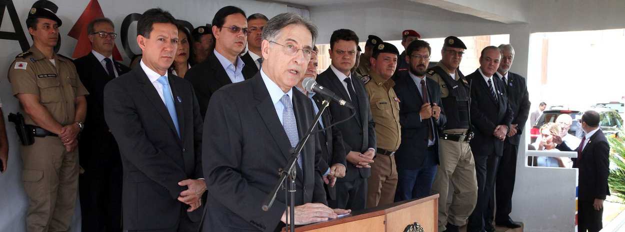 Governador Fernando Pimentel anunciou a expansão do programa de Bases Comunitárias Móveis para Uberlândia, no Território Triângulo Norte; chefe do executivo entregou 81 viaturas para a 9ª Região da PM-MG; os veículos serão destinados Uberlândia (72) e Araguari (nove); ao fazer a entrega de 113 carros à corporação, em dezembro de 2015, o chefe do executivo anunciou o Projeto de Locação de Veículos, que tem como meta incorporar 2.350 viaturas à frota da PM em 247 municípios, com investimento de R$ 400 milhões (Foto: Leonardo Lucena) Governador Fernando Pimentel anunciou a expansão do programa de Bases Comunitárias Móveis para Uberlândia, no Território Triângulo Norte; chefe do executivo entregou 81 viaturas para a 9ª Região da PM-MG; os veículos serão destinados Uberlândia (72) e Araguari (nove); ao fazer a entrega de 113 carros à corporação, em dezembro de 2015, o chefe do executivo anunciou o Projeto de Locação de Veículos, que tem como meta incorporar 2.350 viaturas à frota da PM em 247 municípios, com investimento de R$ 400 milhões