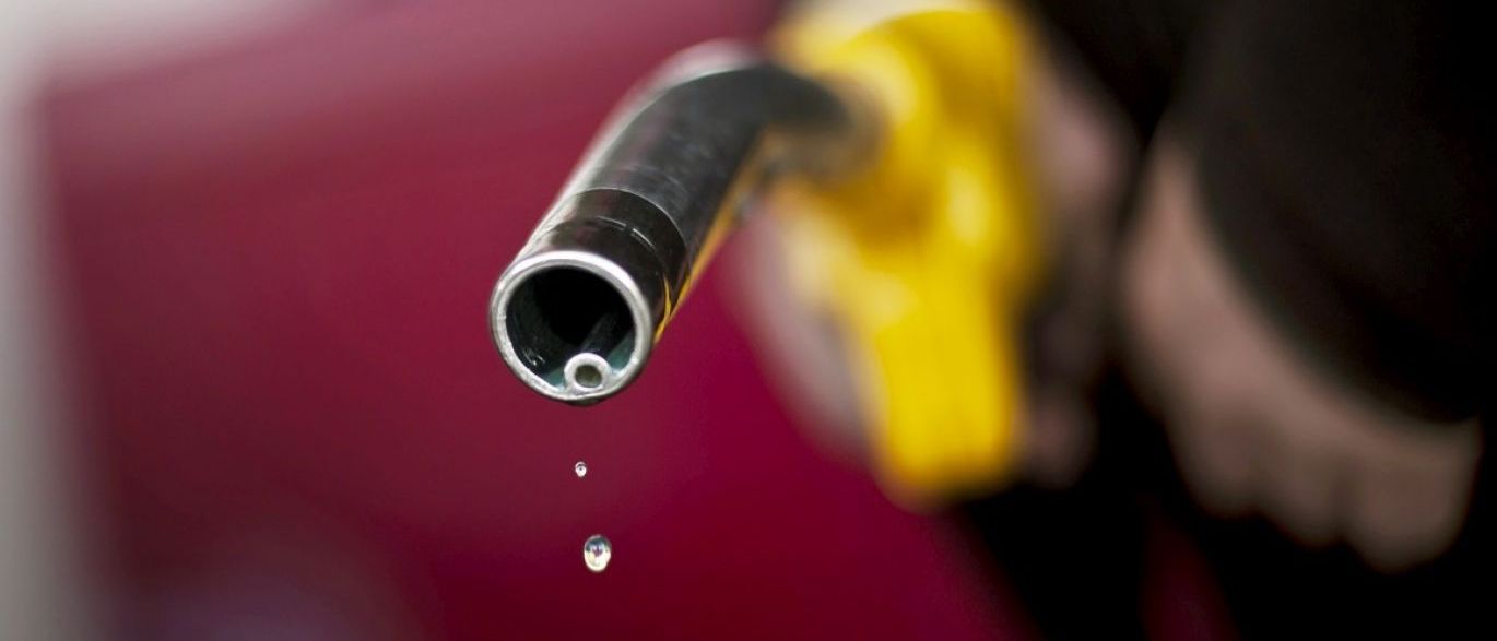 A juíza Luciana Losada Albuquerque Lopes, da 13ª Vara da Fazenda Pública do Rio de Janeiro, deu cinco dias para Petrobras Distribuidora, Ipiranga e Raízen (Shell) se manifestarem sobre acusação de venda de etanol adulterado; adulteração de 16 milhões de litros de etanol contaminado com metanol foi identificada pela ANP em postos da Ilha do Governador, no Rio de Janeiro, em novembro de 2016; nas ações, Alberto Flores Camargo, promotor de Justiça, pede que as empresas sejam condenadas a pagar 20% do valor da causa ao Fundo Especial do Ministério Público (Foto: Romulo Faro) A juíza Luciana Losada Albuquerque Lopes, da 13ª Vara da Fazenda Pública do Rio de Janeiro, deu cinco dias para Petrobras Distribuidora, Ipiranga e Raízen (Shell) se manifestarem sobre acusação de venda de etanol adulterado; adulteração de 16 milhões de litros de etanol contaminado com metanol foi identificada pela ANP em postos da Ilha do Governador, no Rio de Janeiro, em novembro de 2016; nas ações, Alberto Flores Camargo, promotor de Justiça, pede que as empresas sejam condenadas a pagar 20% do valor da causa ao Fundo Especial do Ministério Público