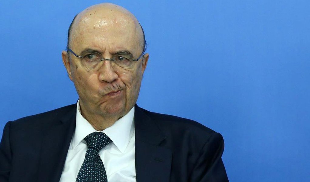 Embora o governo tenha celebrado a alta de 0,76% na receita em janeiro, isso se deve a fatores pontuais, como a alta nos royalties do petróleo; no detalhe, a arrecadação mostra uma recessão ainda mais profunda, com dados como a queda de 12,9% no IPI, em relação a janeiro do ano passado; já as receitas com PIS/Cofins também caíram, 5,7%, em comparação com o mesmo período de 2016 (Foto: Aquiles Lins) Embora o governo tenha celebrado a alta de 0,76% na receita em janeiro, isso se deve a fatores pontuais, como a alta nos royalties do petróleo; no detalhe, a arrecadação mostra uma recessão ainda mais profunda, com dados como a queda de 12,9% no IPI, em relação a janeiro do ano passado; já as receitas com PIS/Cofins também caíram, 5,7%, em comparação com o mesmo período de 2016