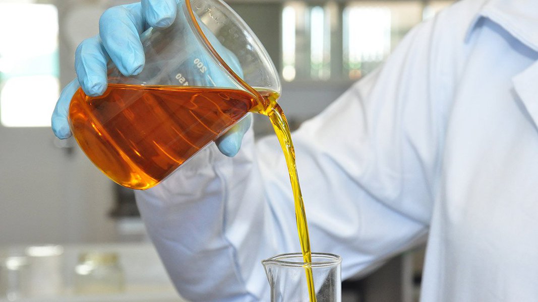 Governo elevou de 7 para 8% o percentual obrigatório de mistura de biodiesel no diesel comum vendido ao consumidor a partir desta quarta-feira, segundo publicação do Ministério de Minas e Energia (MME) no Diário Oficial da União; mistura obrigatória será elevada para 9% a partir de 1º de março de 2018 e a 10% em 1º de março de 2019, de acordo com a resolução. (Foto: Aquiles Lins) Governo elevou de 7 para 8% o percentual obrigatório de mistura de biodiesel no diesel comum vendido ao consumidor a partir desta quarta-feira, segundo publicação do Ministério de Minas e Energia (MME) no Diário Oficial da União; mistura obrigatória será elevada para 9% a partir de 1º de março de 2018 e a 10% em 1º de março de 2019, de acordo com a resolução.