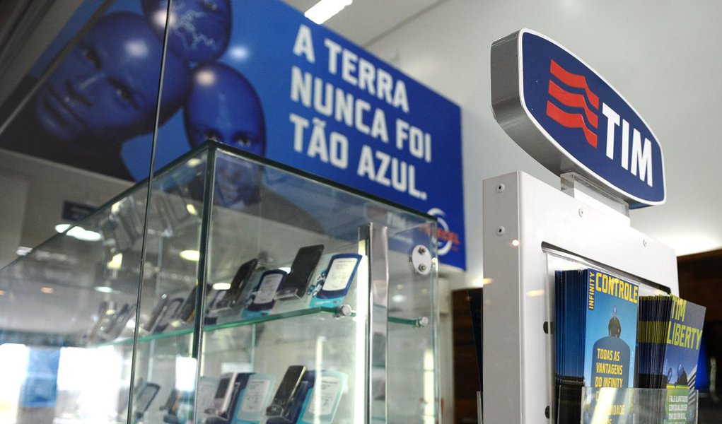 Motivo da medida foia má qualidade do serviço prestado; MPF-PI obteve sentença judicial que determinou a suspensão da venda de novas linhas, habilitações ou portabilidades pela operadora TIM Nordeste Telecomunicações S/A; de acordo com a decisão, a suspensão se dará nos municípios onde a empresa tenha alcançado resultados abaixo de 85%, para os indicadores de acesso à rede de voz ou de dados (2G, 3G e 4G) ou acima de 5% para os indicadores de queda de rede de voz ou de dados (2G, 3G e 4G), na média trimestral, conforme relatório da Anatel (Foto: Leonardo Lucena) Motivo da medida foia má qualidade do serviço prestado; MPF-PI obteve sentença judicial que determinou a suspensão da venda de novas linhas, habilitações ou portabilidades pela operadora TIM Nordeste Telecomunicações S/A; de acordo com a decisão, a suspensão se dará nos municípios onde a empresa tenha alcançado resultados abaixo de 85%, para os indicadores de acesso à rede de voz ou de dados (2G, 3G e 4G) ou acima de 5% para os indicadores de queda de rede de voz ou de dados (2G, 3G e 4G), na média trimestral, conforme relatório da Anatel