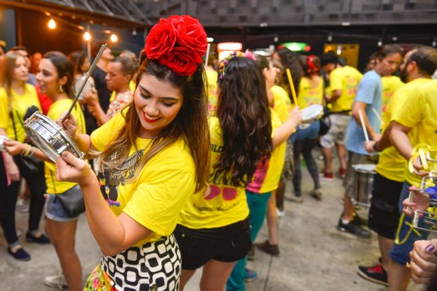 Em tempos de folia, é hora de aproveitar o Carnaval que traz alegria, cores e vida para as ruas. Diversão, porém, não pode ser sinônimo de abuso de mulheres (Foto: Alice Portugal) Em tempos de folia, é hora de aproveitar o Carnaval que traz alegria, cores e vida para as ruas. Diversão, porém, não pode ser sinônimo de abuso de mulheres