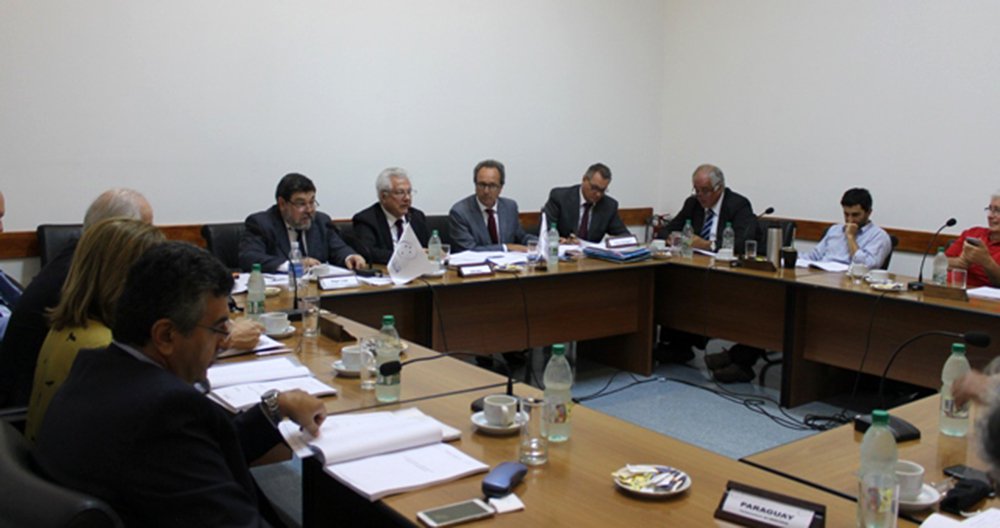 A Mesa Diretora do Parlamento do Mercado Comum do Sul (Parlasul) aprovou nesta segunda-feira a permanência da representação da República Bolivariana da Venezuela no órgão legislativo regional (Foto: Gisele Federicce) A Mesa Diretora do Parlamento do Mercado Comum do Sul (Parlasul) aprovou nesta segunda-feira a permanência da representação da República Bolivariana da Venezuela no órgão legislativo regional