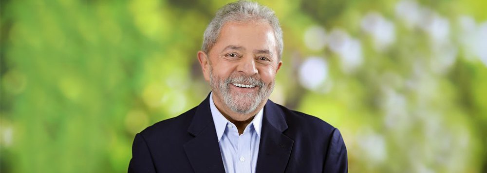 "O estado de degradação moral, de corrompimento institucional e de dissolução social do Brasil, com destruição de ativos estratégicos em escala nunca dantes vista, é consequência da ruptura do consenso político construído após a ditadura militar e consolidado com a Constituição de 1988", diz o deputado federal Wadih Damous (PT-RJ), que diz ainda que o Brasil se decida a ajudar "nossos irmãos do Norte na apropriação de ativos estratégicos, sem um pio do Ministério Público"; "Queiram ou não os golpistas, a volta de Lula é a saída mais adequada para a crise do país, pois só ele conseguirá recosturar as alianças necessárias para superar os conflitos que esgarçaram nosso tecido institucional e só com ele o país pode voltar à condição de membro respeitado no concerto das nações", reforça Damous (Foto: Wadih Damous) "O estado de degradação moral, de corrompimento institucional e de dissolução social do Brasil, com destruição de ativos estratégicos em escala nunca dantes vista, é consequência da ruptura do consenso político construído após a ditadura militar e consolidado com a Constituição de 1988", diz o deputado federal Wadih Damous (PT-RJ), que diz ainda que o Brasil se decida a ajudar "nossos irmãos do Norte na apropriação de ativos estratégicos, sem um pio do Ministério Público"; "Queiram ou não os golpistas, a volta de Lula é a saída mais adequada para a crise do país, pois só ele conseguirá recosturar as alianças necessárias para superar os conflitos que esgarçaram nosso tecido institucional e só com ele o país pode voltar à condição de membro respeitado no concerto das nações", reforça Damous