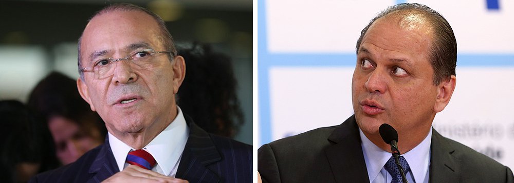 Em pleno processo de seleção do novo titular da Justiça, o ministro da Casa Civil, Eliseu Padilha, assumiu que o governo escolhe seus auxiliares com base no número de votos que ele pode lhe garantir no Congresso; afirmação foi feita durante uma palestra na Caixa; foi assim, relatou Padilha, com o ministro da Saúde, Ricardo Barros (PP); “A Saúde é de vocês, mas gostaríamos de ter um notável”, contou ter dito ao PP; “Diz para o presidente que nosso notável é o deputado Ricardo Barros”, respondeu a sigla; “Vocês garantem todos os votos do partido nas votações?”; “Garantimos”. “Então o Ricardo será o notável”; recentemente veio à tona que o ministro Ricardo Barros participou de um negócio 15 vezes maior que seu patrimônio (Foto: Giuliana Miranda) Em pleno processo de seleção do novo titular da Justiça, o ministro da Casa Civil, Eliseu Padilha, assumiu que o governo escolhe seus auxiliares com base no número de votos que ele pode lhe garantir no Congresso; afirmação foi feita durante uma palestra na Caixa; foi assim, relatou Padilha, com o ministro da Saúde, Ricardo Barros (PP); “A Saúde é de vocês, mas gostaríamos de ter um notável”, contou ter dito ao PP; “Diz para o presidente que nosso notável é o deputado Ricardo Barros”, respondeu a sigla; “Vocês garantem todos os votos do partido nas votações?”; “Garantimos”. “Então o Ricardo será o notável”; recentemente veio à tona que o ministro Ricardo Barros participou de um negócio 15 vezes maior que seu patrimônio