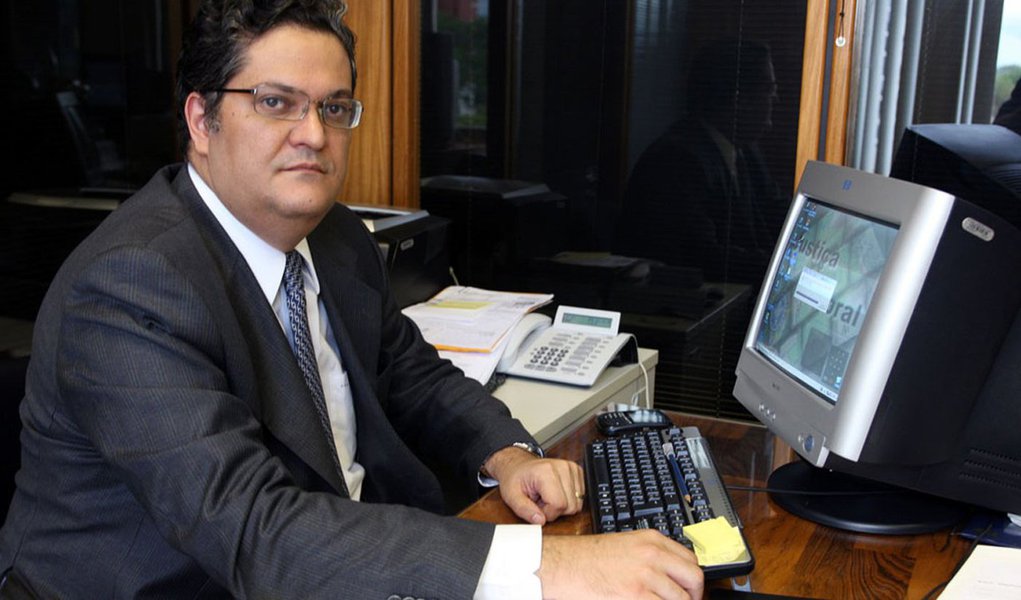 Supremo Tribunal Federal aprovou nesta quinta-feira (23/3) a lista tríplice de candidatos ao Tribunal Superior Eleitoral na vaga de advogados. Foram aprovados os eleitoralistas Tarcísio Vieira de Carvalho, Admar Gonzaga e Sérgio Banhos (Foto: Aquiles Lins) Supremo Tribunal Federal aprovou nesta quinta-feira (23/3) a lista tríplice de candidatos ao Tribunal Superior Eleitoral na vaga de advogados. Foram aprovados os eleitoralistas Tarcísio Vieira de Carvalho, Admar Gonzaga e Sérgio Banhos