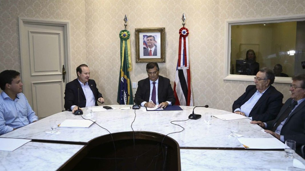 Presidentes de Federações de Agricultura e Pecuária da região Nordeste estiveram em reunião com o governador Flávio Dino, com o presidente da Confederação e Pecuária do Brasil (CNA), João Martins, e com o secretário-executivo do Serviço Nacional de Aprendizagem Rural (Senar), Daniel Carrara, no Palácio dos Leões, para firmar parcerias e discutir políticas de agronegócios no Brasil; na ocasião, o Governo do Maranhão e o Senar assinaram convênio para que seja desenvolvido no estado o programa da Rede E-Tec Senar (Curso Técnico em Agronegócio) (Foto: Leonardo Lucena) Presidentes de Federações de Agricultura e Pecuária da região Nordeste estiveram em reunião com o governador Flávio Dino, com o presidente da Confederação e Pecuária do Brasil (CNA), João Martins, e com o secretário-executivo do Serviço Nacional de Aprendizagem Rural (Senar), Daniel Carrara, no Palácio dos Leões, para firmar parcerias e discutir políticas de agronegócios no Brasil; na ocasião, o Governo do Maranhão e o Senar assinaram convênio para que seja desenvolvido no estado o programa da Rede E-Tec Senar (Curso Técnico em Agronegócio)