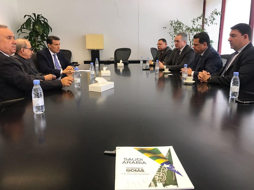 Governador Marconi Perillo deu início nesta quarta-feira (1º), em Riade, à segunda etapa da Missão Comercial do Governo de Goiás ao Oriente Médio; primeiro compromisso da agenda de trabalho do governador e da delegação de autoridades e empresários foi na multinacional de energia ABB, para a prospecção de investimentos e parcerias visando a transferência de tecnologia; agenda de trabalho na Arábia Saudita inclui ainda reunião de trabalho do governador e da delegação em um dos fundos soberanos do País; ABB é uma gigante mundial do setor de energia, com negócios em mais de 100 países (Foto: José Barbacena) Governador Marconi Perillo deu início nesta quarta-feira (1º), em Riade, à segunda etapa da Missão Comercial do Governo de Goiás ao Oriente Médio; primeiro compromisso da agenda de trabalho do governador e da delegação de autoridades e empresários foi na multinacional de energia ABB, para a prospecção de investimentos e parcerias visando a transferência de tecnologia; agenda de trabalho na Arábia Saudita inclui ainda reunião de trabalho do governador e da delegação em um dos fundos soberanos do País; ABB é uma gigante mundial do setor de energia, com negócios em mais de 100 países