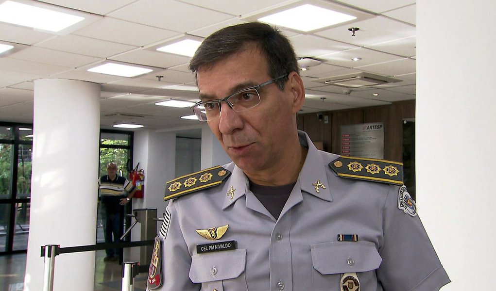 Governador Geraldo Alckmin (PSDB) confirmou o coronel Nivaldo Restivo como novo comandante-geral da Polícia Militar de São Paulo. Aos 51 anos de idade, sendo 35 anos deles na corporação, Restivo, assume no início de março a corporação, no lugar de Ricardo Gambaroni; com grande parte de sua carreira ligada à tropa de choque, além do comando da Rota, Nivaldo tem entre os trabalhos mais polêmicos da carreira, a participação, em 1992, da operação que resultou na morte 111 presos na Casa de Detenção, episódio conhecido como "Massacre do Carandiru" (Foto: Aquiles Lins) Governador Geraldo Alckmin (PSDB) confirmou o coronel Nivaldo Restivo como novo comandante-geral da Polícia Militar de São Paulo. Aos 51 anos de idade, sendo 35 anos deles na corporação, Restivo, assume no início de março a corporação, no lugar de Ricardo Gambaroni; com grande parte de sua carreira ligada à tropa de choque, além do comando da Rota, Nivaldo tem entre os trabalhos mais polêmicos da carreira, a participação, em 1992, da operação que resultou na morte 111 presos na Casa de Detenção, episódio conhecido como "Massacre do Carandiru"