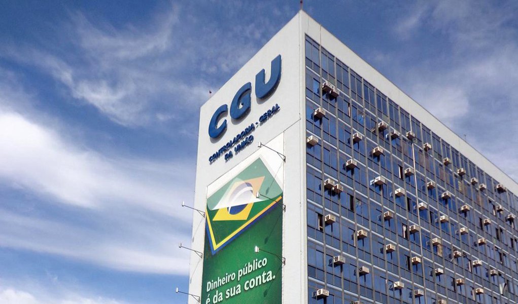 O Ministério da Transparência tenta reaver R$ 74 milhões de recursos públicos destinados ao Estado de Minas Gerais que não tiveram as prestações de contas aprovadas; levantamento foi apurado pela Controladoria-Geral da União (CGU); em todo o país o valor das irregularidades atinge R$ 2,6 bilhões nos contratos de bolsas de estudos, prestações de contas inexistentes, convênios executados de forma parcial superfaturamento na contratação de obras e serviços (Foto: Voney Malta) O Ministério da Transparência tenta reaver R$ 74 milhões de recursos públicos destinados ao Estado de Minas Gerais que não tiveram as prestações de contas aprovadas; levantamento foi apurado pela Controladoria-Geral da União (CGU); em todo o país o valor das irregularidades atinge R$ 2,6 bilhões nos contratos de bolsas de estudos, prestações de contas inexistentes, convênios executados de forma parcial superfaturamento na contratação de obras e serviços