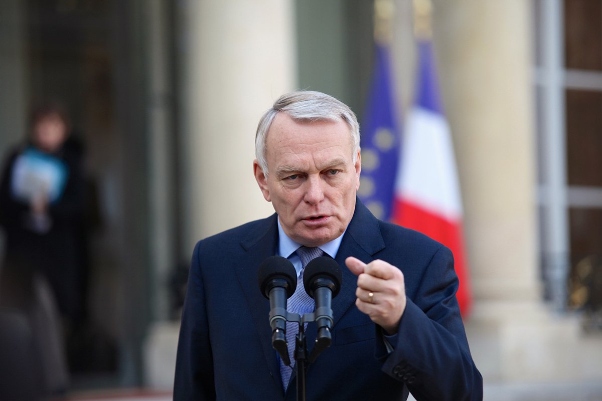 O ministro das Relações Exteriores da França, Jean-Marc Ayrault (foto), disse que a suposta interferência da Rússia nas eleições presidenciais francesas é "inaceitável"; em entrevista publicada neste domingo no Journal du Dimanche, o chanceler afirmou que a Rússia parece estar atacando o candidato centrista Emmanuel Macron, ao mesmo tempo em que favorece candidatos como o conservador Francois Fillon e a nacionalista Marine Le Pen, líder da extrema direita no país (Foto: Romulo Faro) O ministro das Relações Exteriores da França, Jean-Marc Ayrault (foto), disse que a suposta interferência da Rússia nas eleições presidenciais francesas é "inaceitável"; em entrevista publicada neste domingo no Journal du Dimanche, o chanceler afirmou que a Rússia parece estar atacando o candidato centrista Emmanuel Macron, ao mesmo tempo em que favorece candidatos como o conservador Francois Fillon e a nacionalista Marine Le Pen, líder da extrema direita no país