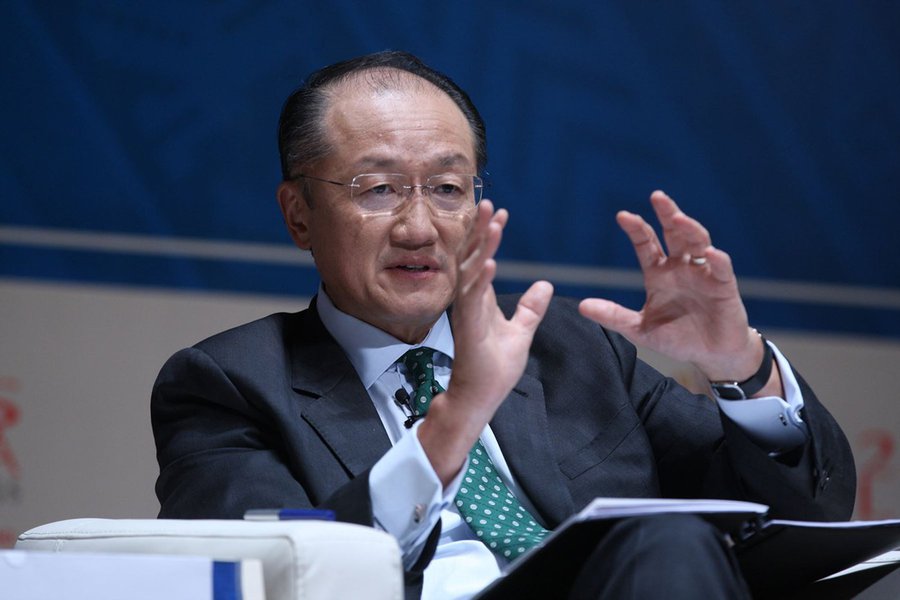 Não procede a informação de que o presidente do Banco Mundial (Bird), Jim Yong Kim, concedeu entrevista à CBN, em que teria criticado o corte de programas sociais no Brasil; a informação, transmitida por um leitor, foi publicada neste fim de semana pelo 247, pelo que pedimos desculpas aos leitores, e aos que reproduziram indevidamente tal conteúdo, em seus sites ou nas redes sociais (Foto: Romulo Faro) Não procede a informação de que o presidente do Banco Mundial (Bird), Jim Yong Kim, concedeu entrevista à CBN, em que teria criticado o corte de programas sociais no Brasil; a informação, transmitida por um leitor, foi publicada neste fim de semana pelo 247, pelo que pedimos desculpas aos leitores, e aos que reproduziram indevidamente tal conteúdo, em seus sites ou nas redes sociais