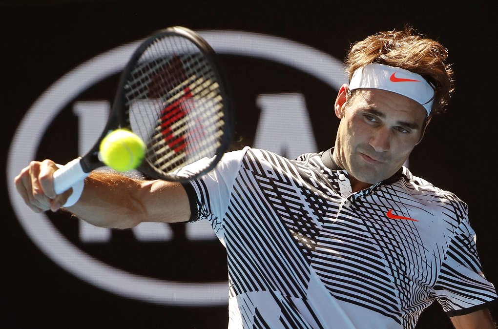 Switzerland's Roger Federer makes a backhand return to United States' (Foto: José Barbacena) Switzerland's Roger Federer makes a backhand return to United States'
