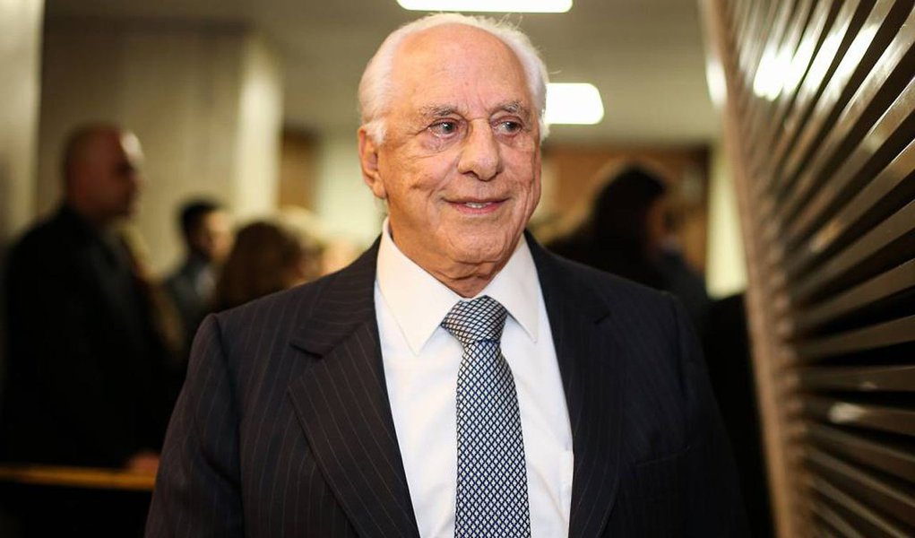 O amigo e ex-assessor de Michel Temer disse que tem como comprovar a história que contou à força-tarefa da Lava Jato, de que recebeu em seu escritório de advocacia documentos em nome de Eliseu Padilha, que na verdade seriam R$ 4 milhões em propina da Odebrecht; ele indicou sua secretária como testemunha e disse que ela pode confirmar a versão de que Lucio Funaro entregou o "pacote" (Foto: Gisele Federicce) O amigo e ex-assessor de Michel Temer disse que tem como comprovar a história que contou à força-tarefa da Lava Jato, de que recebeu em seu escritório de advocacia documentos em nome de Eliseu Padilha, que na verdade seriam R$ 4 milhões em propina da Odebrecht; ele indicou sua secretária como testemunha e disse que ela pode confirmar a versão de que Lucio Funaro entregou o "pacote"