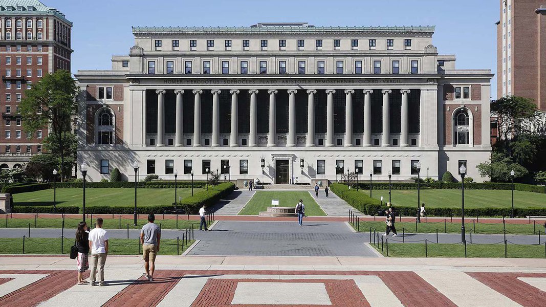O protesto dos brasileiros antigolpe em seminário recente na Universidade de Columbia, Nova York, contra o juiz Sergio Moro, gerou um profundo impacto na comunidade acadêmica local; os organizadores do evento foram acusados de ter ignorado o contraditório e a Columbia então decidiu organizar um outro seminário, nesta sexta-feira 3, com a presença de Natalia Campos, representante do movimento Defend Democracy in Brazil, formado por brasileiros residentes nos EUA, além de americanos simpatizantes (Foto: Gisele Federicce) O protesto dos brasileiros antigolpe em seminário recente na Universidade de Columbia, Nova York, contra o juiz Sergio Moro, gerou um profundo impacto na comunidade acadêmica local; os organizadores do evento foram acusados de ter ignorado o contraditório e a Columbia então decidiu organizar um outro seminário, nesta sexta-feira 3, com a presença de Natalia Campos, representante do movimento Defend Democracy in Brazil, formado por brasileiros residentes nos EUA, além de americanos simpatizantes