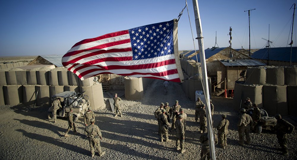 Representantes oficiais do Pentágono comunicaram sobre a possível participação de tropas terrestres norte-americanas da operação contra o Daesh na Síria, informa a CNN; Halaf al Muftah, um dos dirigentes do Partido Baath Socialista Árabe da Síria, disse à Sputnik Árabe que as autoridades sírias estão contra essa decisão porque ela ameaça todas as iniciativas do governo sírio de resolver politicamente a questão no país; "Uma intervenção do estrangeiro está sendo rejeitada por todos os agentes políticos da Síria, porque ela vai provocar a escalação e o aumento da tensão. Tal intervenção ameaça a segurança de toda a região, primeiro do vizinho Iraque e Levante" (Foto: José Barbacena) Representantes oficiais do Pentágono comunicaram sobre a possível participação de tropas terrestres norte-americanas da operação contra o Daesh na Síria, informa a CNN; Halaf al Muftah, um dos dirigentes do Partido Baath Socialista Árabe da Síria, disse à Sputnik Árabe que as autoridades sírias estão contra essa decisão porque ela ameaça todas as iniciativas do governo sírio de resolver politicamente a questão no país; "Uma intervenção do estrangeiro está sendo rejeitada por todos os agentes políticos da Síria, porque ela vai provocar a escalação e o aumento da tensão. Tal intervenção ameaça a segurança de toda a região, primeiro do vizinho Iraque e Levante"
