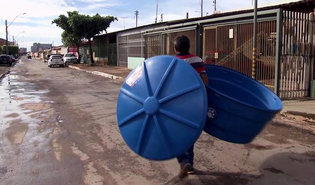 O Ministério Público do Distrito Federal encaminhou documento que recomenda à Agência Reguladora de Águas, Energia e Saneamento (Adasa) a inclusão, no rodízio de água, de cidades abastecidas pelo reservatório de Santa Maria; as cidades abastecidas pelo reservatório do Descoberto já participam do racionamento desde 16 de janeiro; atualmente, a Resolução 13/2016 da autarquia define o patamar de 20% do volume útil do reservatório para o início de ações de restrição (Foto: Leonardo Lucena) O Ministério Público do Distrito Federal encaminhou documento que recomenda à Agência Reguladora de Águas, Energia e Saneamento (Adasa) a inclusão, no rodízio de água, de cidades abastecidas pelo reservatório de Santa Maria; as cidades abastecidas pelo reservatório do Descoberto já participam do racionamento desde 16 de janeiro; atualmente, a Resolução 13/2016 da autarquia define o patamar de 20% do volume útil do reservatório para o início de ações de restrição