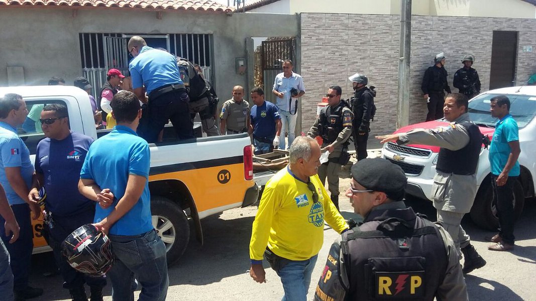 A Comissão de Direitos Humanos da Ordem dos Advogados do Brasil (OAB) Alagoas vai entregar ofício à Secretaria de Estado de Segurança Pública (SSP/AL) cobrando informações acerca das 19 mortes de suspeitos, só este ano, em supostos confrontos com policiais; a Ordem também quer saber se os devidos procedimentos legais de apuração estão sendo adotados para abertura de inquérito, realização da perícia e apuração dos casos (Foto: Voney Malta) A Comissão de Direitos Humanos da Ordem dos Advogados do Brasil (OAB) Alagoas vai entregar ofício à Secretaria de Estado de Segurança Pública (SSP/AL) cobrando informações acerca das 19 mortes de suspeitos, só este ano, em supostos confrontos com policiais; a Ordem também quer saber se os devidos procedimentos legais de apuração estão sendo adotados para abertura de inquérito, realização da perícia e apuração dos casos