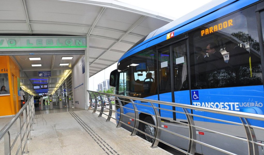 A Justiça determinou que o município do Rio de Janeiro apresente, em um prazo de 10 dias, um cronograma de urgência estabelecendo as linhas prioritárias que serão atendidas no processo de climatização dos ônibus municipais; deverá ser utilizado o saldo remanescente decorrente do aumento tarifário que não foi utilizado pelos consórcios totalmente no processo de climatização (Foto: Leonardo Lucena) A Justiça determinou que o município do Rio de Janeiro apresente, em um prazo de 10 dias, um cronograma de urgência estabelecendo as linhas prioritárias que serão atendidas no processo de climatização dos ônibus municipais; deverá ser utilizado o saldo remanescente decorrente do aumento tarifário que não foi utilizado pelos consórcios totalmente no processo de climatização